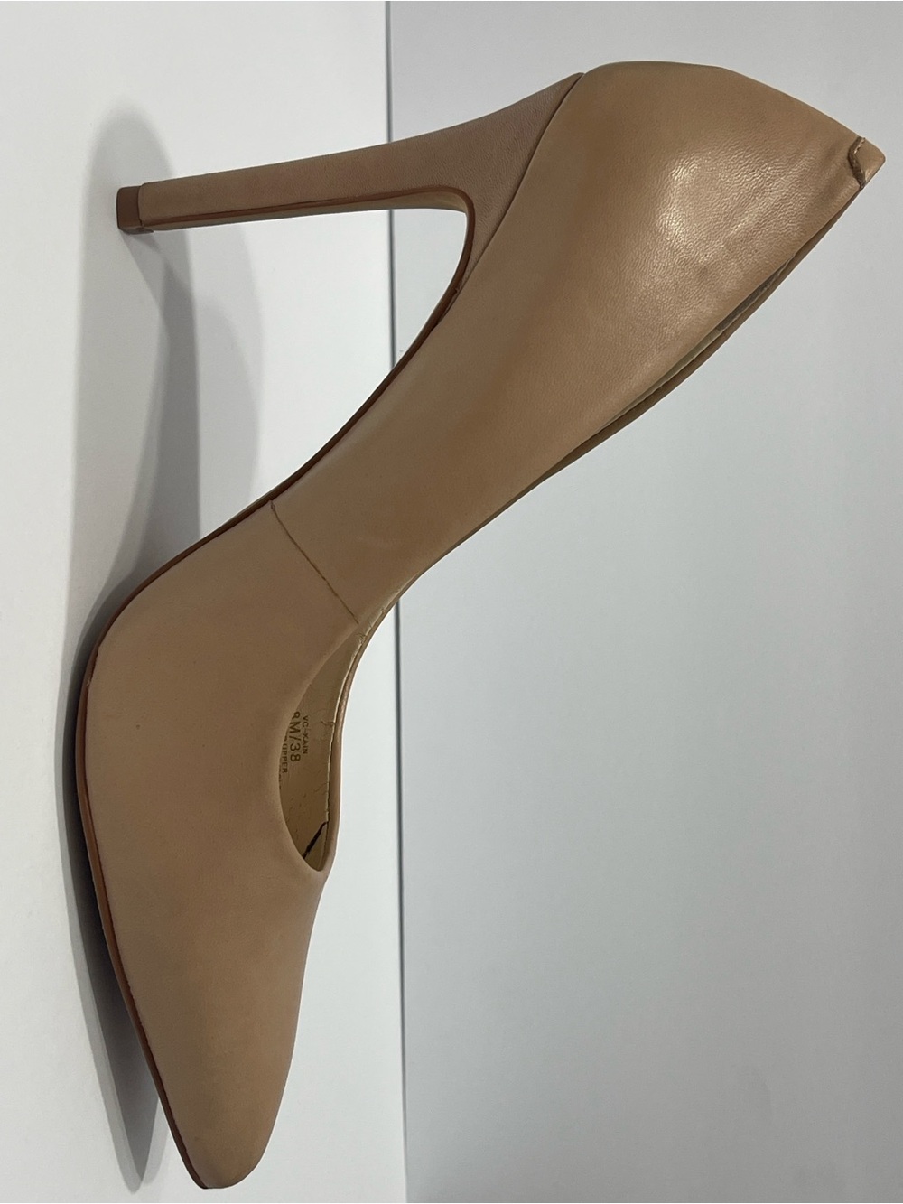Vince Camuto Beige Pointed-Toe Leather Upper 4 inch Pumps Size 8 - Picture 11 of 13